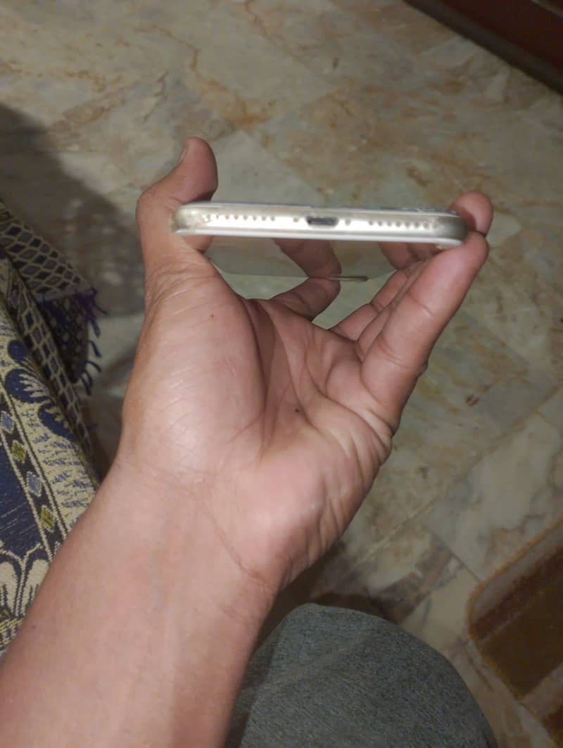 Apple iPhone 7 Plus 4