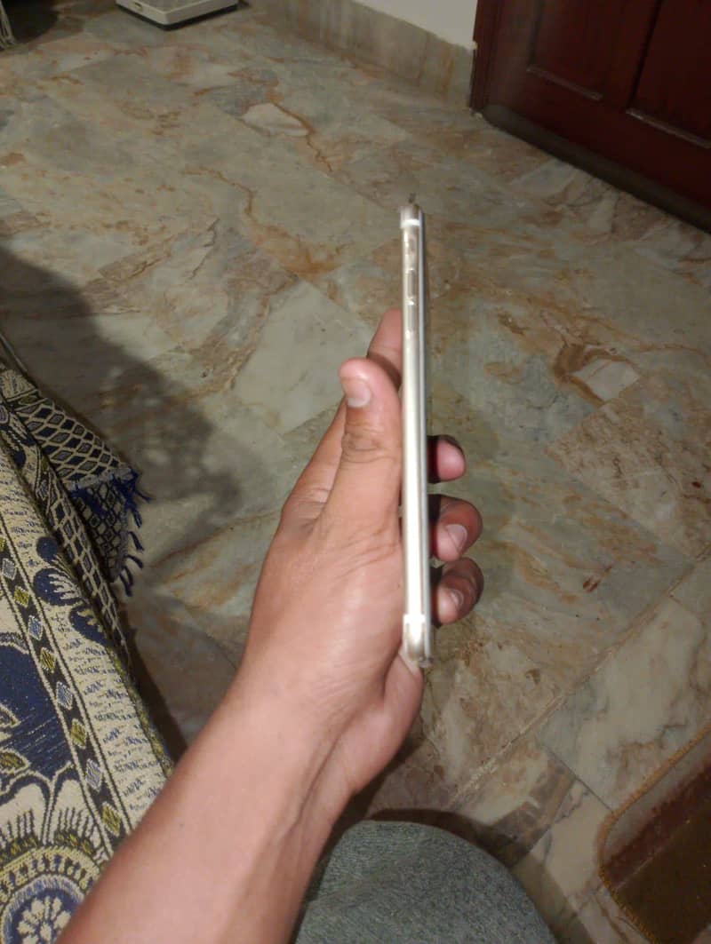 Apple iPhone 7 Plus 6