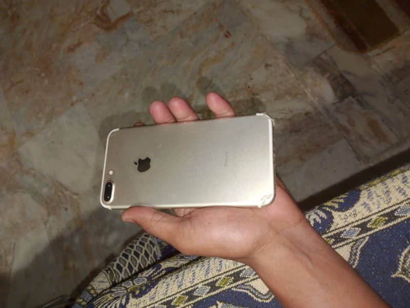 Apple iPhone 7 Plus 9