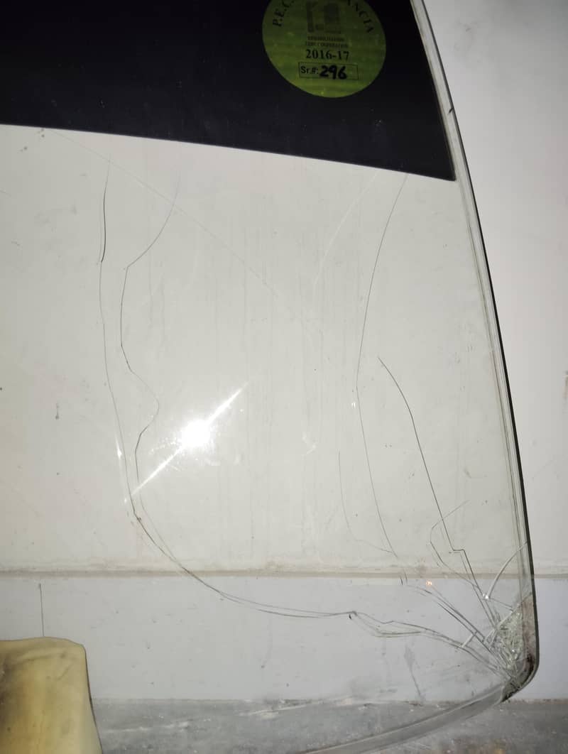 Suzuki mehran windscreen 1
