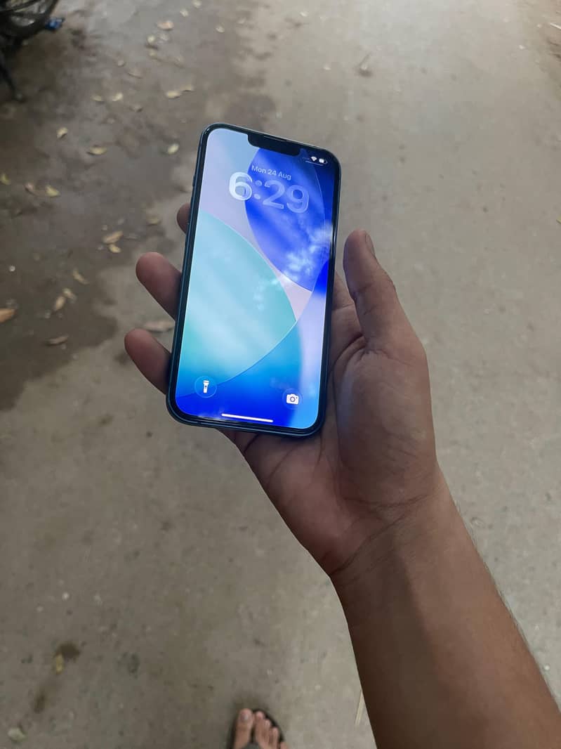 iPhone 13 3