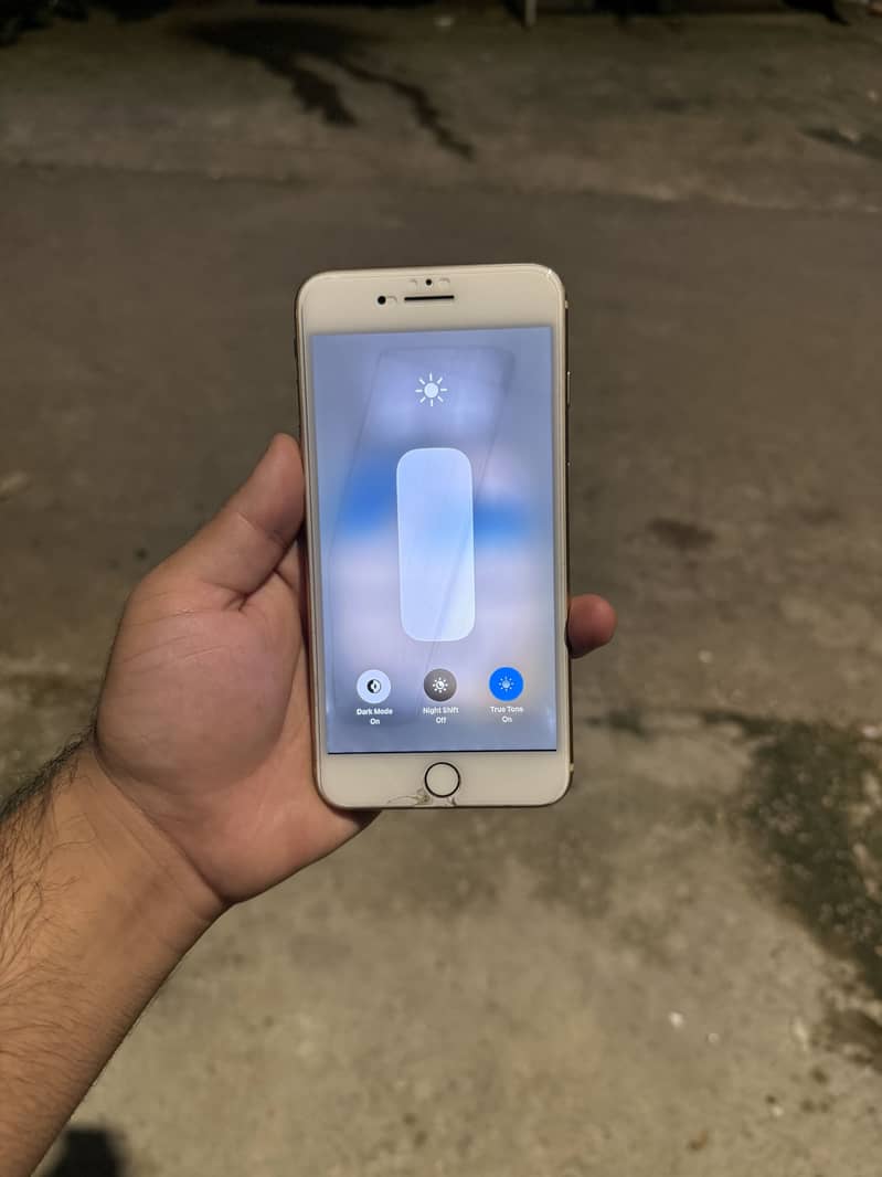 Apple iPhone 8 Plus 3