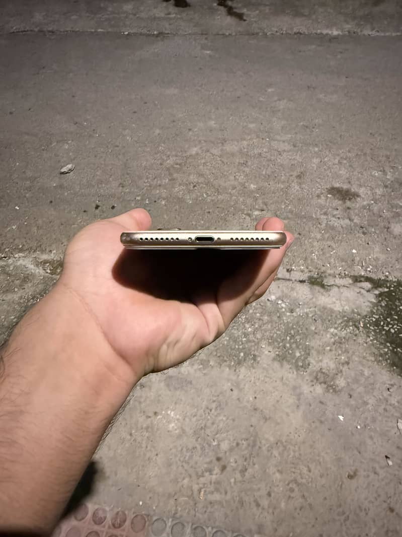 Apple iPhone 8 Plus 9