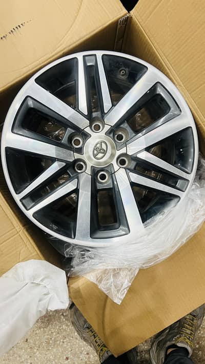 Toyota Revo /Fortuner 100% Original Rims 17 inches