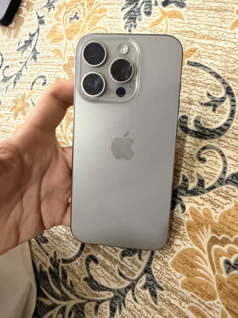 Apple iPhone 15 Pro 0