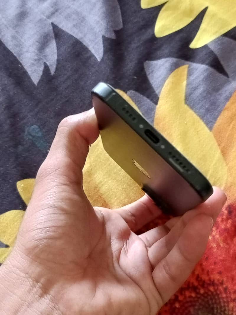 Apple iPhone 15 plus 4