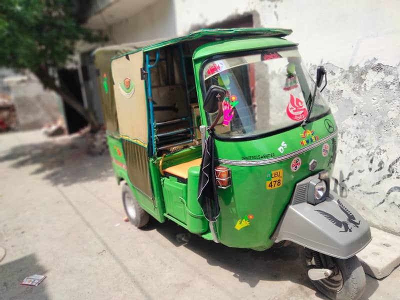 اٹو رکشہ فار سیل انجن اوکے اگلا ٹائر بلکل نیو ڈاکومنٹ اوکے ارجنٹ سیل 6