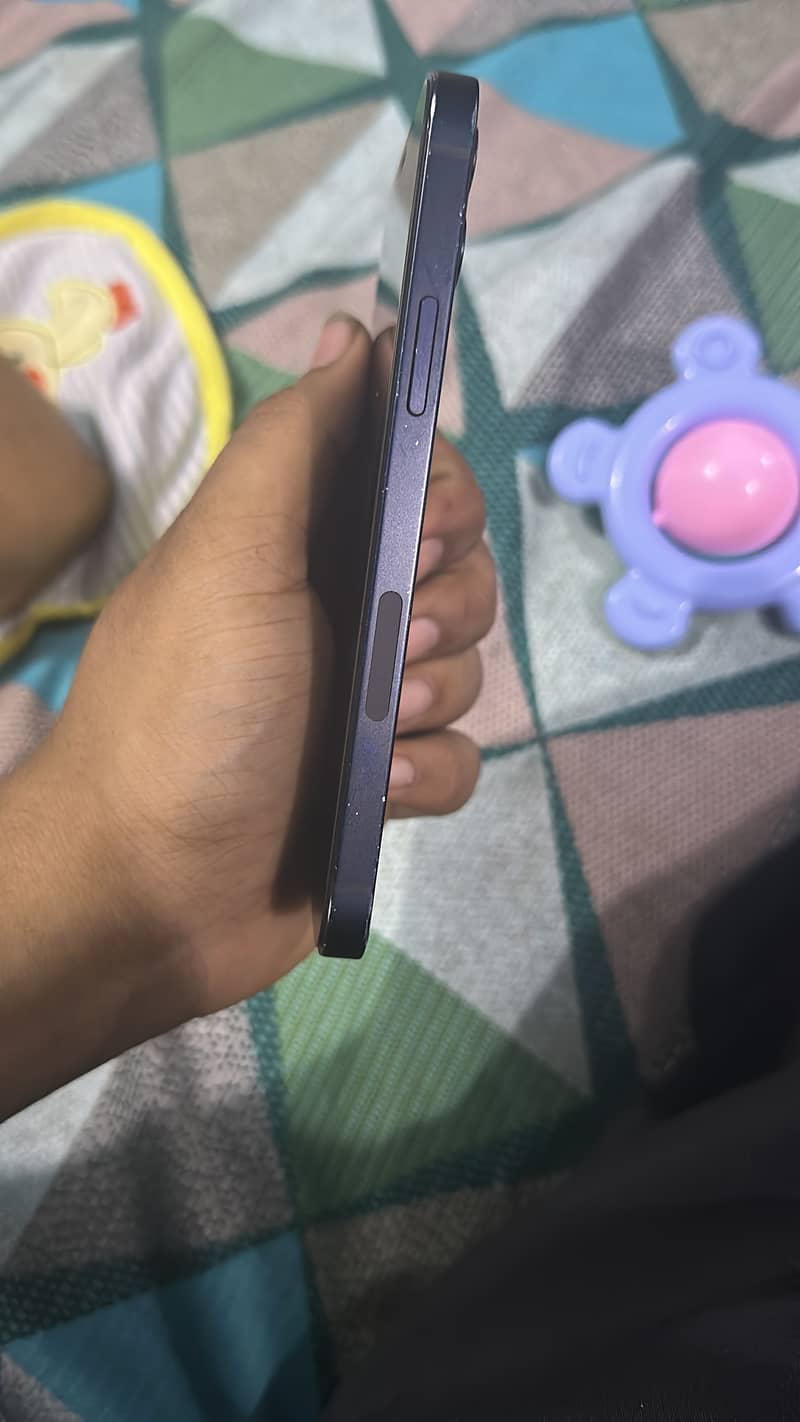 Apple iPhone 12 1