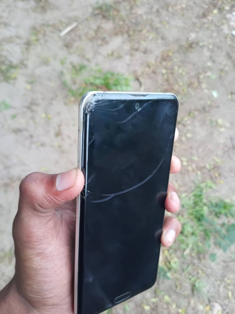 Sharp Aquos R3 1