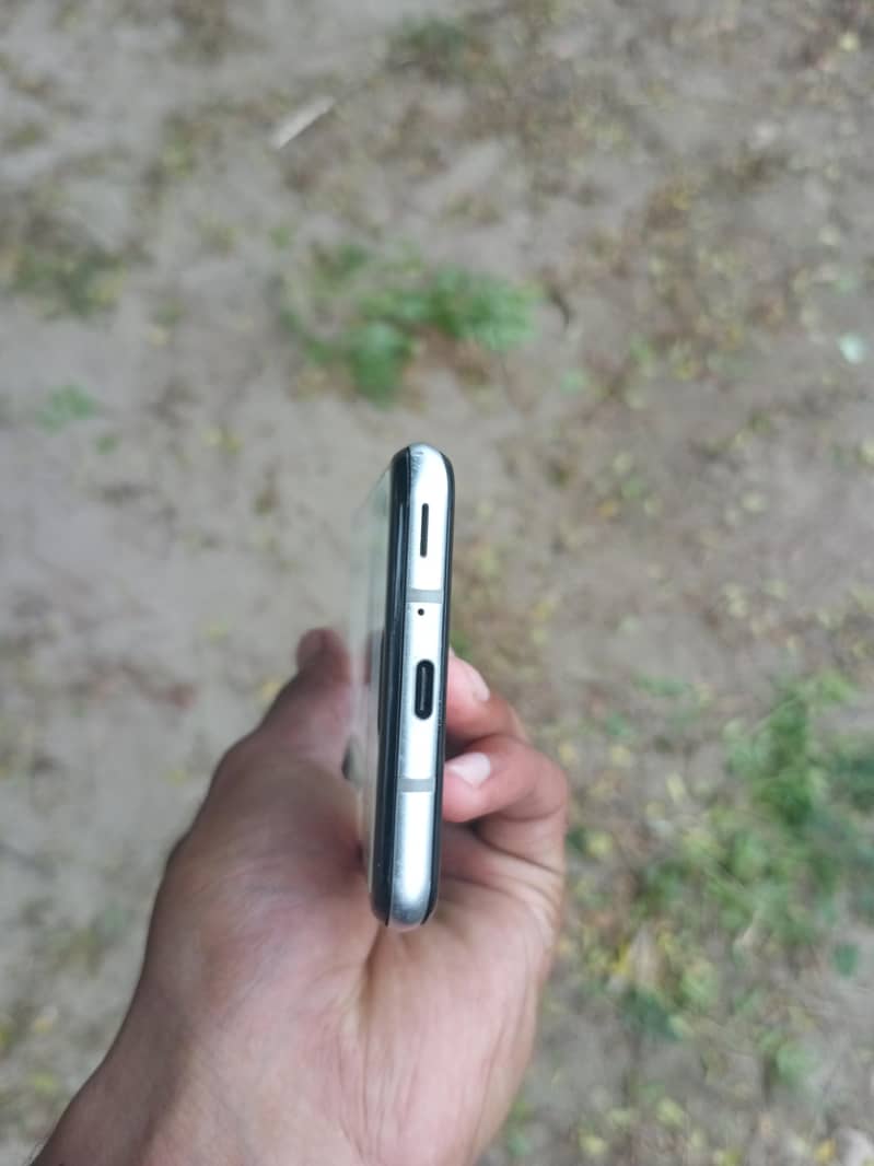 Sharp Aquos R3 3