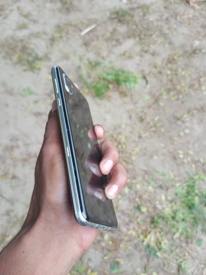 Sharp Aquos R3 4
