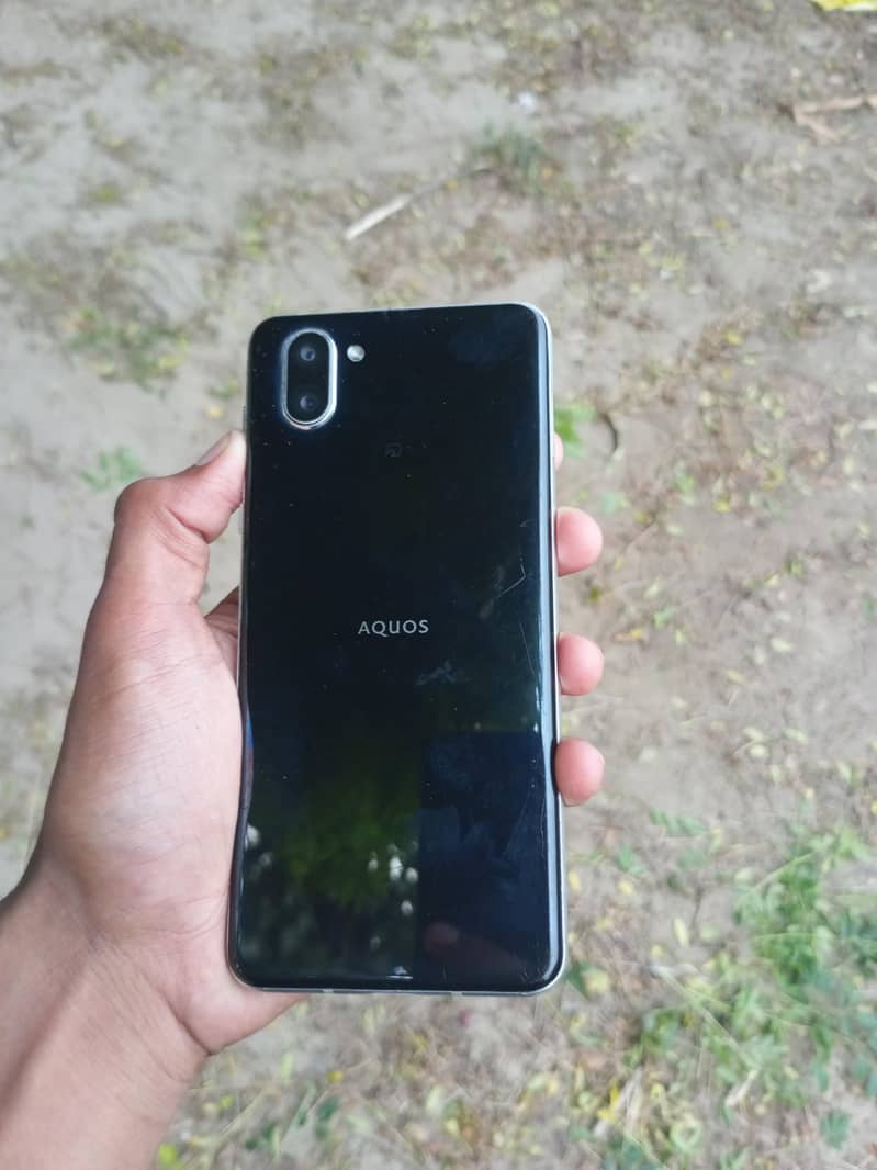 Sharp Aquos R3 6