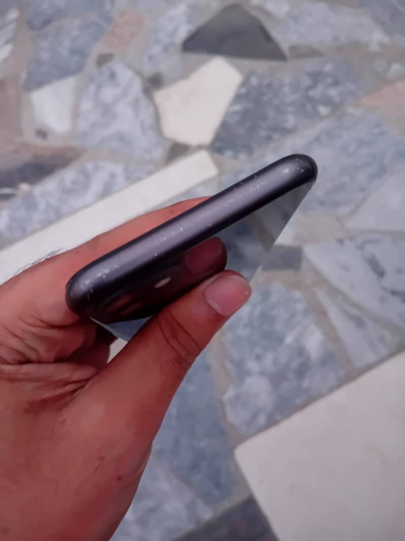 Apple iPhone 11 3