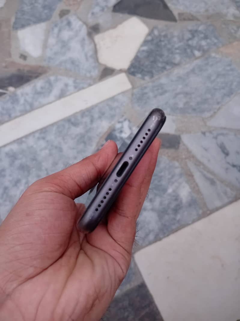 Apple iPhone 11 6
