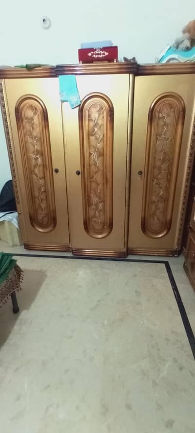 Deco king Size 4 piece  Bed  Set without matress