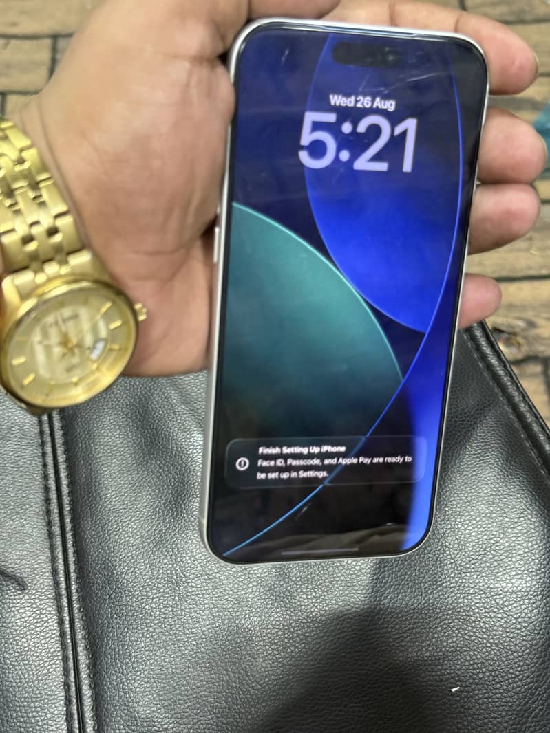 Apple iPhone 17 Pro Max 4