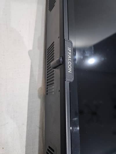 TCL 34 inches QLED