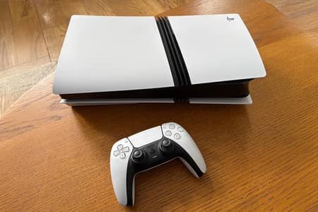 PS5 PRO 2 TB 10/10 with 4 games inside with account.