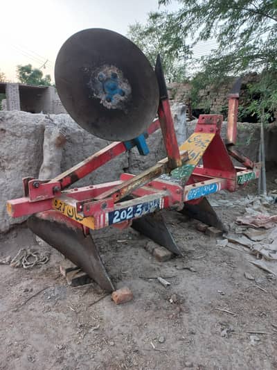 دو سال استعمال کی ہے بالکل صحیح حالت میں موجود ہے