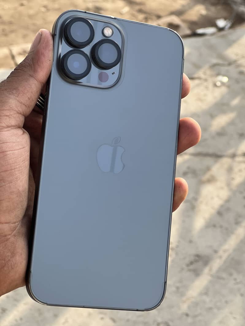 Apple iPhone 13 Pro Max 4