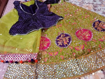 medium size lehenga for mehndi and barat