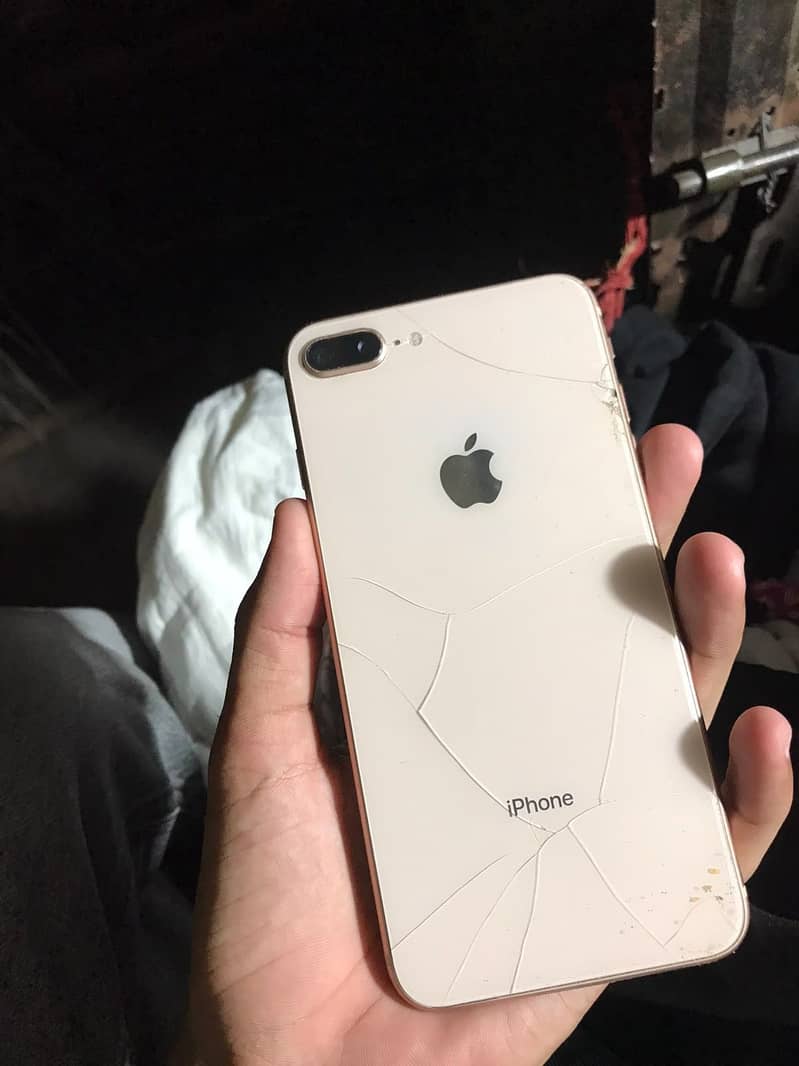 Apple iPhone 8 Plus 1