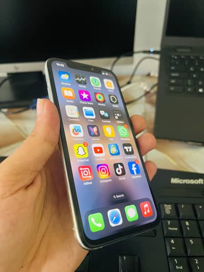 Iphone XS - Non PTA - 64 Gb - Colour White - 8/10
