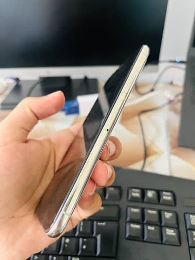 Iphone XS - Non PTA - 64 Gb - Colour White - 8/10