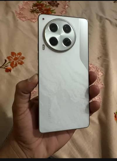 Tecno CAMON 30