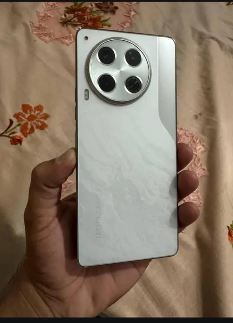 Tecno CAMON 30 0