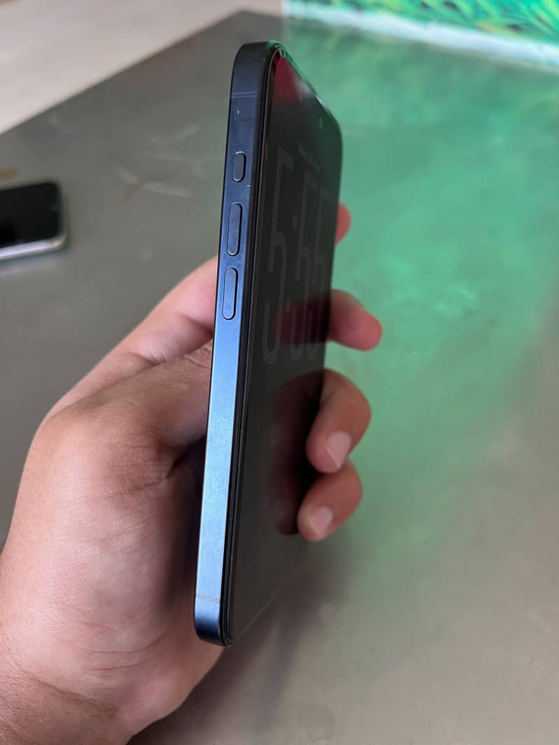 Apple iPhone 15 Pro 0