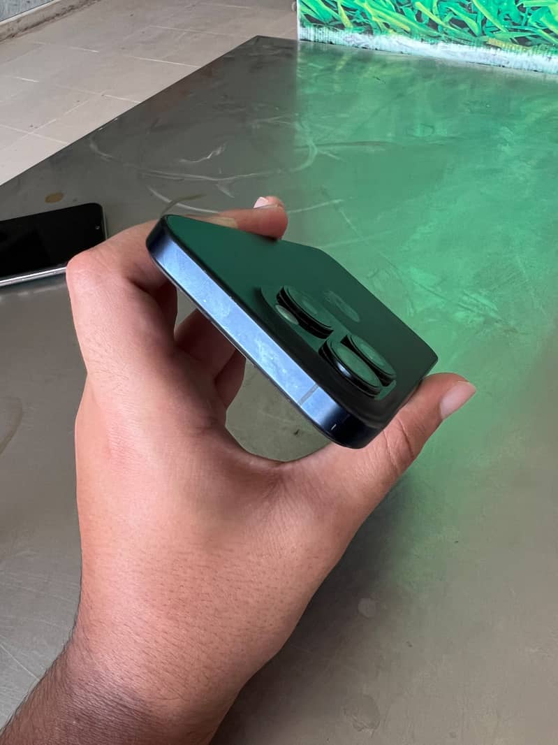 Apple iPhone 15 Pro 2