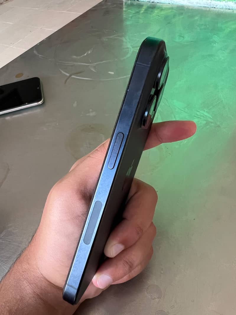 Apple iPhone 15 Pro 3