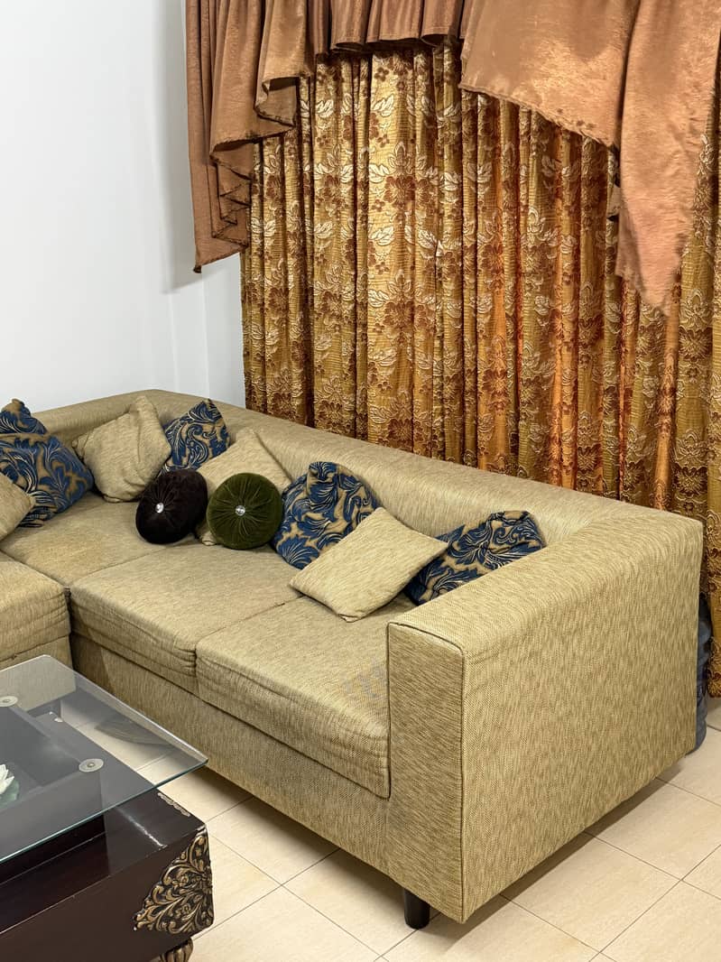 L shape sofa with table 1
