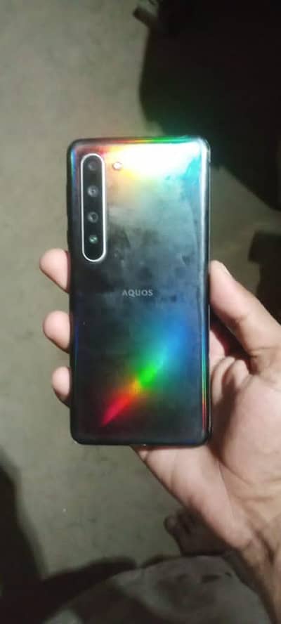 sharp Aquos r5