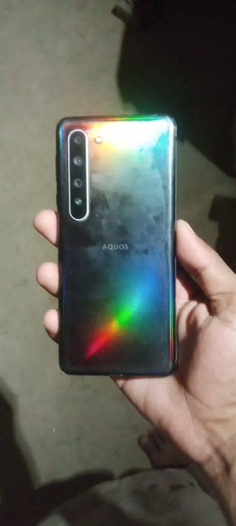 sharp Aquos r5 0