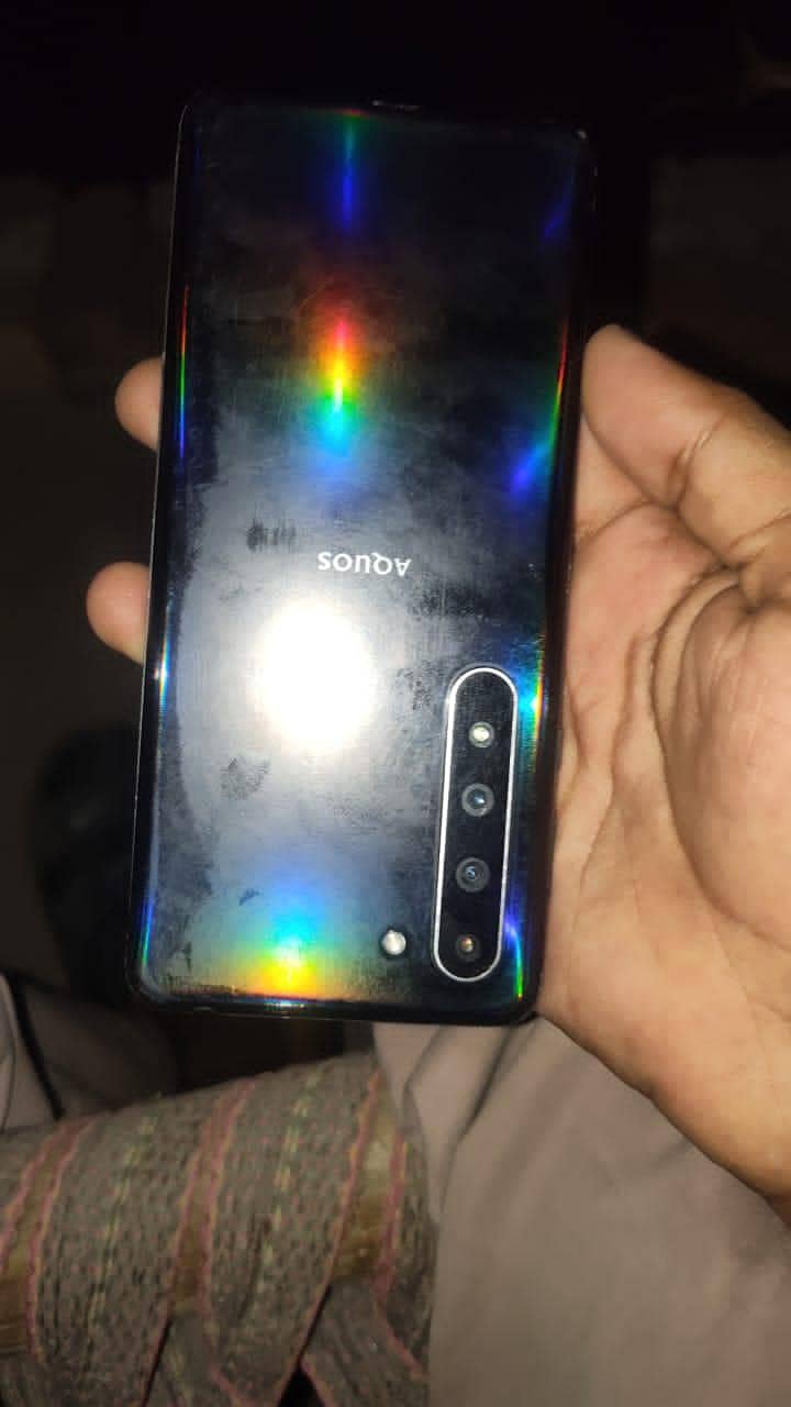 sharp Aquos r5 1