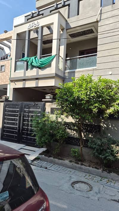 In Al Rehman Phase 2 - Block A Of Lahore, A 5 Marla House Is Available