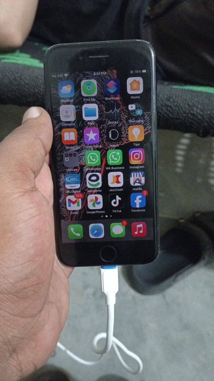 Apple iPhone 7 1