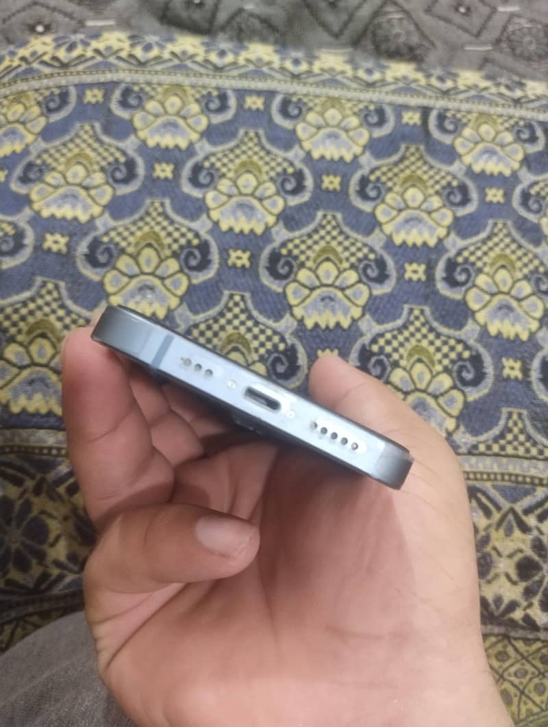Apple iPhone 14 4