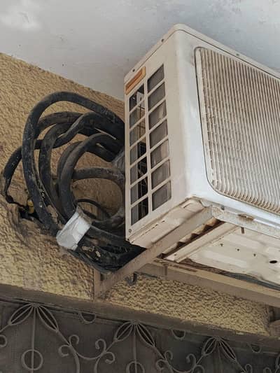 Dawlance 1.5 tone non-inverter AC