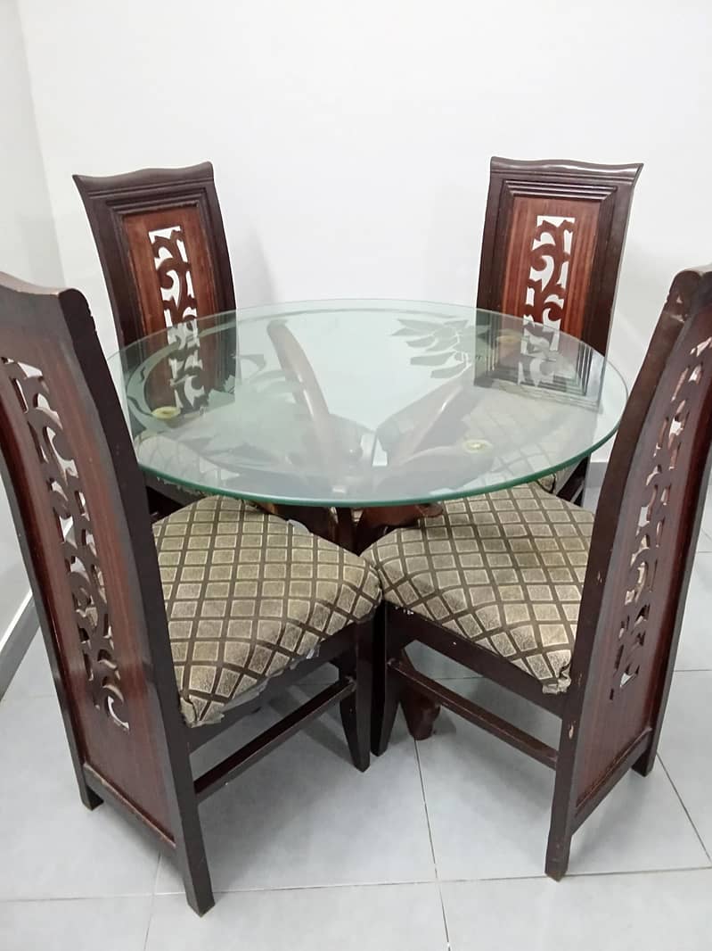 4 seater dining table 0