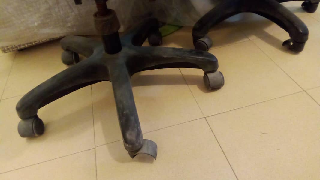 3 used computer chairs 3