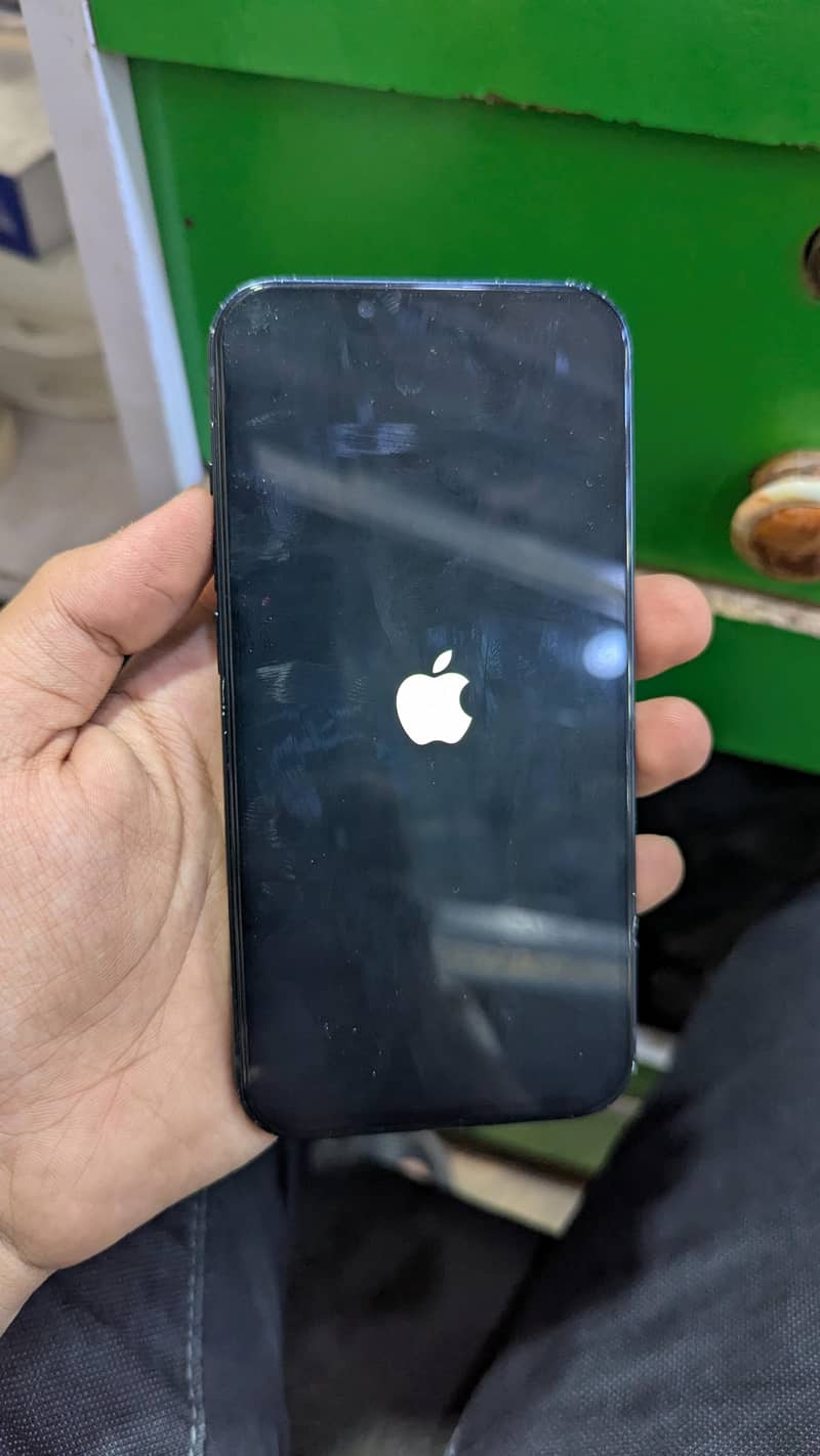 Apple iPhone 13 1