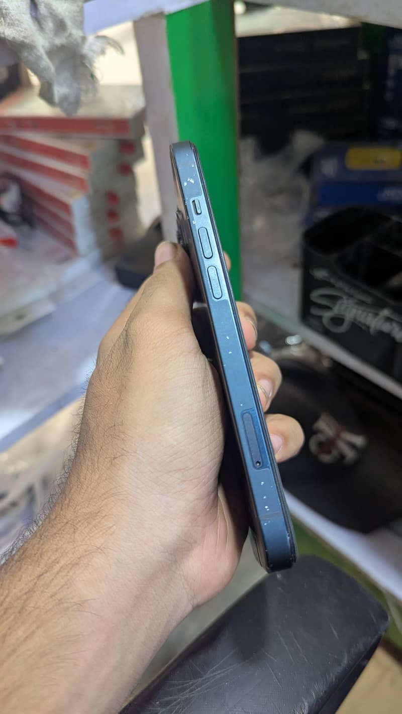 Apple iPhone 13 2