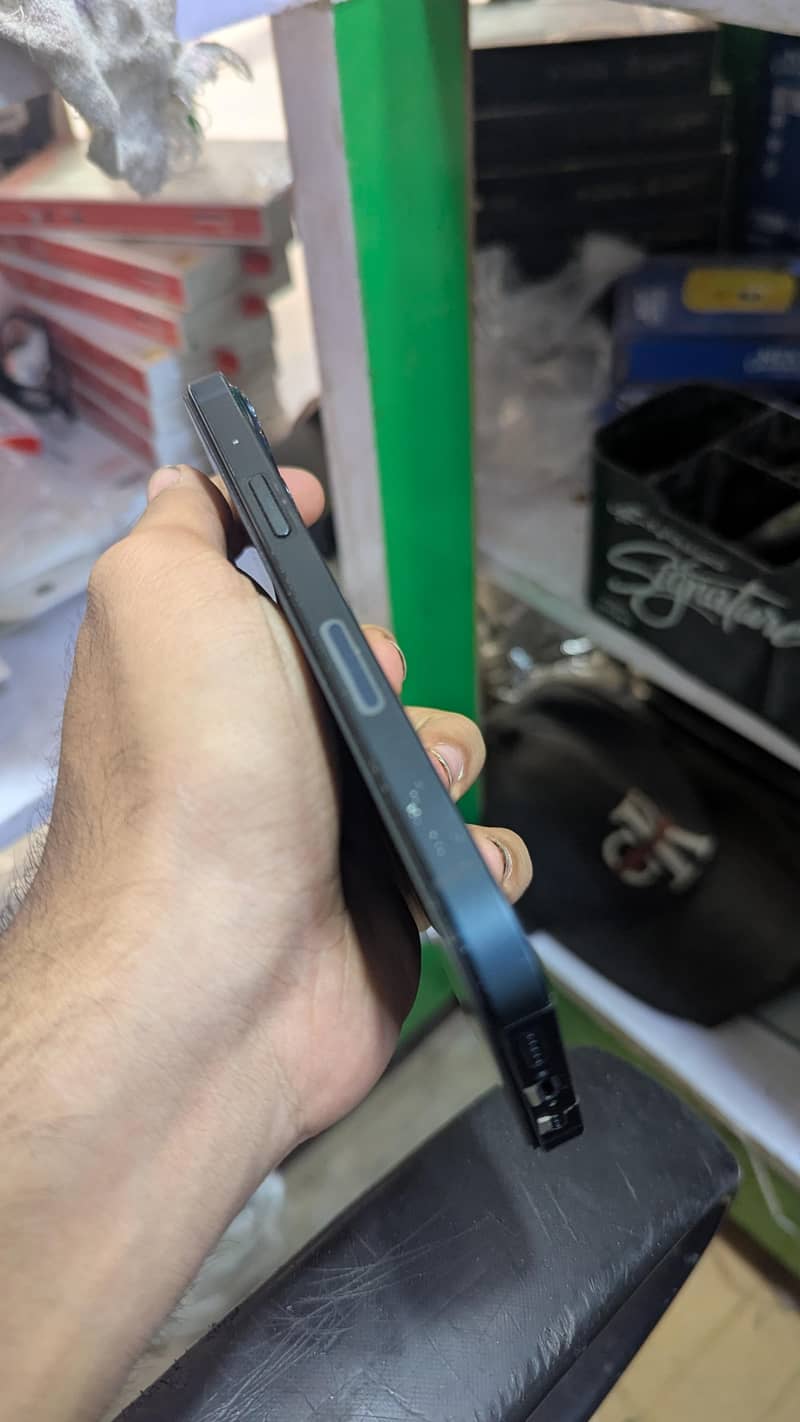 Apple iPhone 13 3