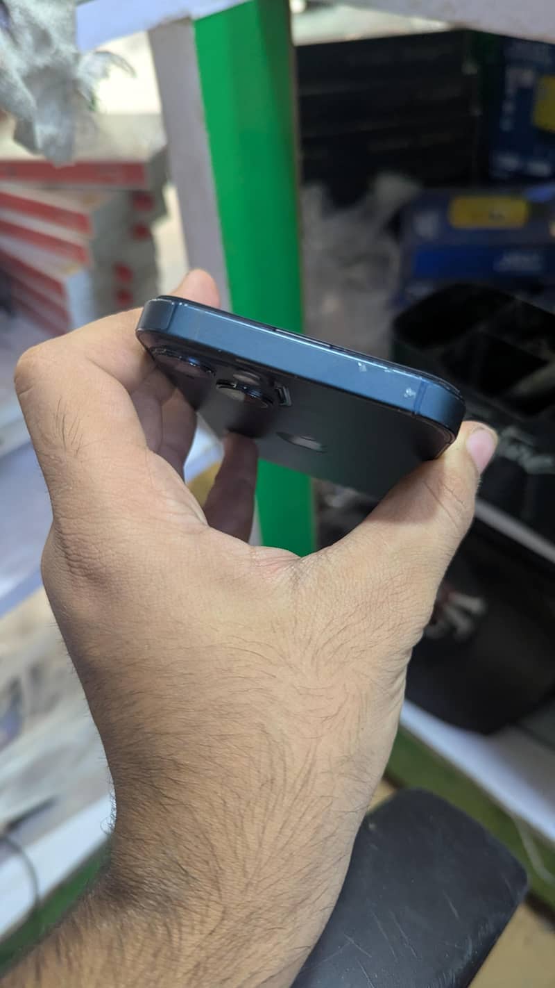 Apple iPhone 13 4