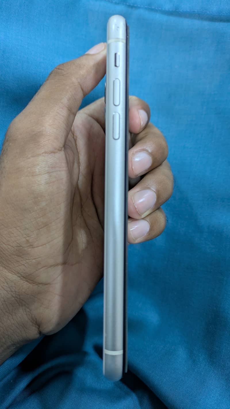 Apple iPhone 11 3
