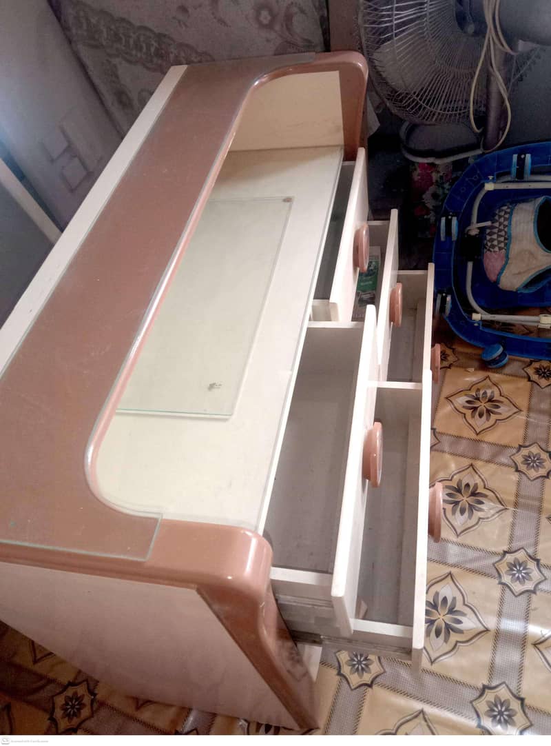 Dressing Table 3