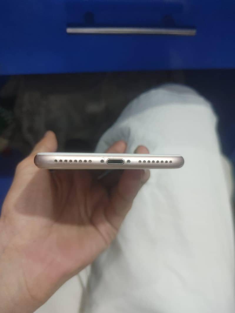 Apple iPhone 8 Plus 3
